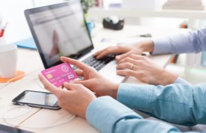 El PC sigue liderando como medio de compra online en España