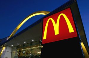 McDonald’s comienza a probar el envío a domicilio con UberEATS