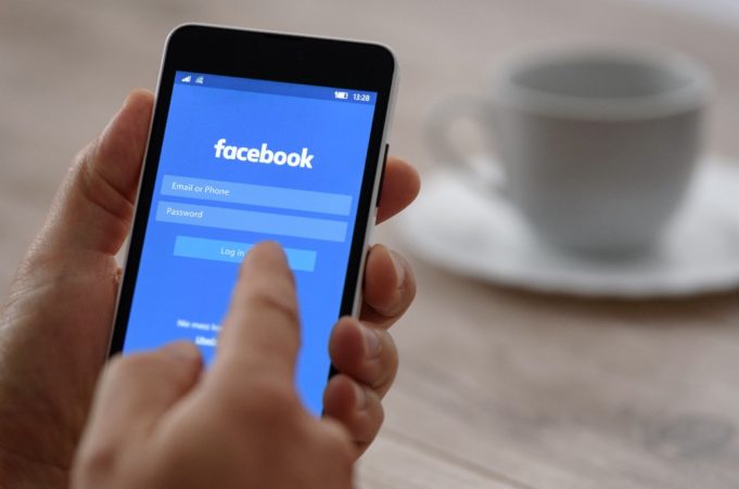 Facebook ya es un banco digital en España