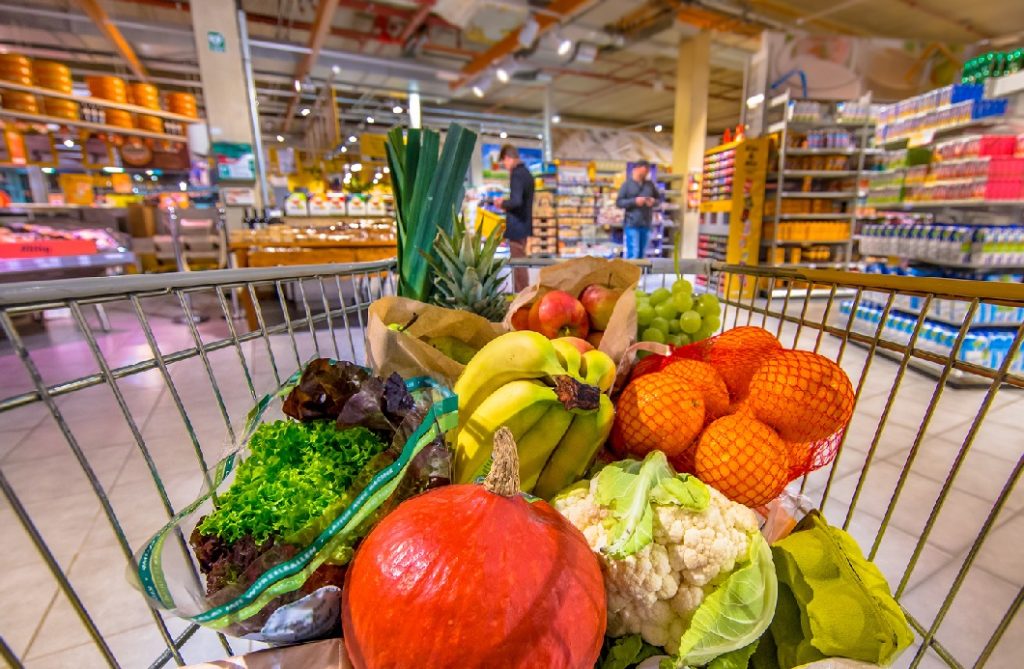 Los supermercados cambian sus estrategias por el empuje del online