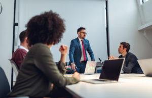 ¿Qué competencias directivas debe tener el CEO en la etapa postCOVID-19?