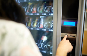 primera-maquina-vending-pagas-con-datos-no-dinero-esta-madrid