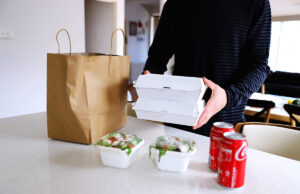 getir-uber-eats-acuerdo-realizar-entregas-rapidas-comestibles-europa